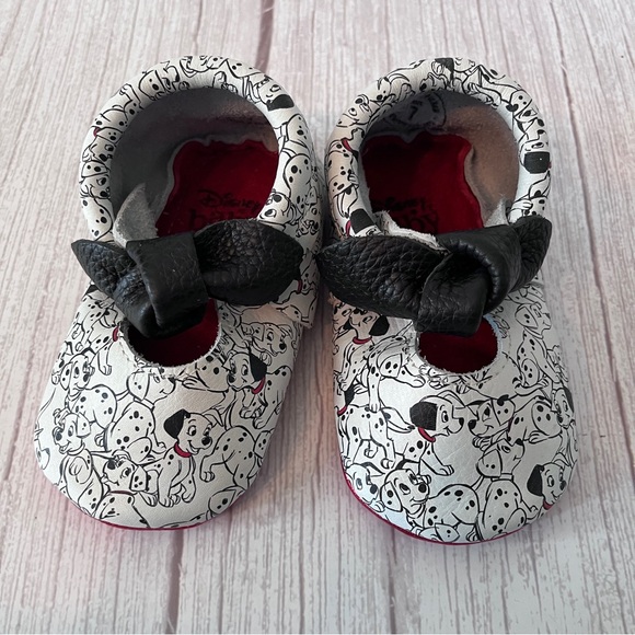 Freshly Picked Disney 101 Dalmatians Knotted Bow Leather Girls Shoes Sz 7 / 10 - Picture 4 of 13
